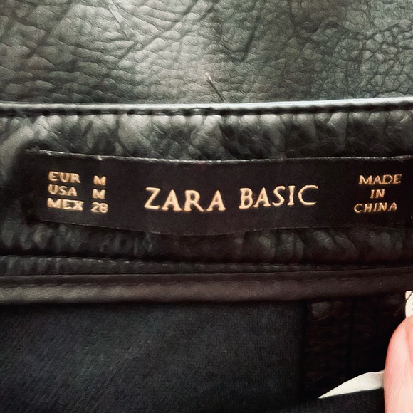 Zara Basic Black Vegan Leather Skirt sz M - Picture 9 of 9